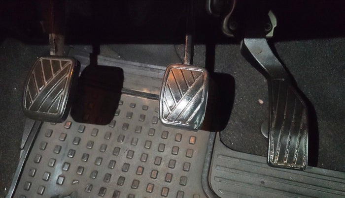 2015 Maruti Swift VXI, Petrol, Manual, 43,661 km, Pedals