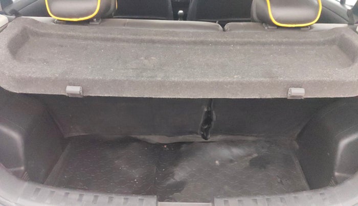 2015 Maruti Swift VXI, Petrol, Manual, 43,661 km, Boot Inside