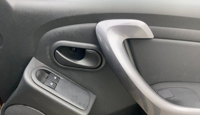 2014 Renault Duster 85 PS RXE DIESEL, Diesel, Manual, 78,157 km, Driver Side Door Panels Control