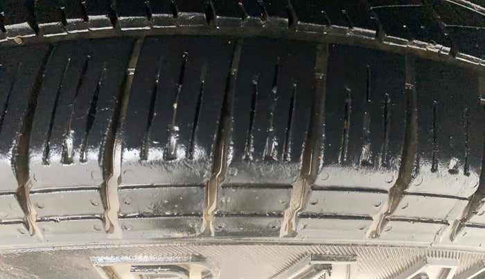 2014 Renault Duster 85 PS RXE DIESEL, Diesel, Manual, 78,157 km, Left Rear Tyre Tread