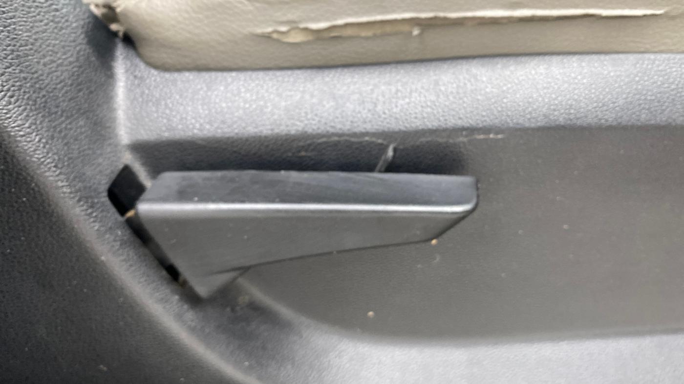2016 Mahindra Kuv100 K4 6 STR, Petrol, Manual, 44,104 km, Driver Side Adjustment Panel