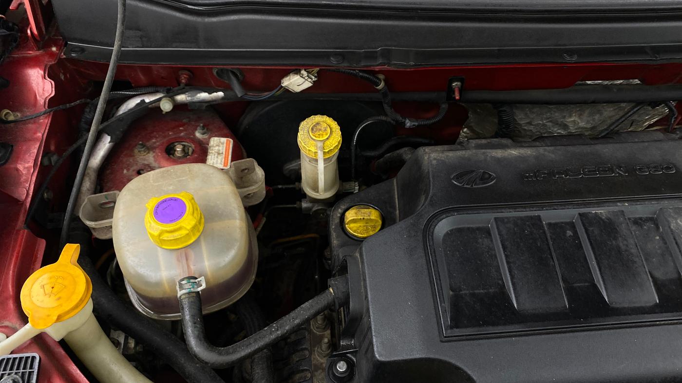 2016 Mahindra Kuv100 K4 6 STR, Petrol, Manual, 44,104 km, Engine View - Right