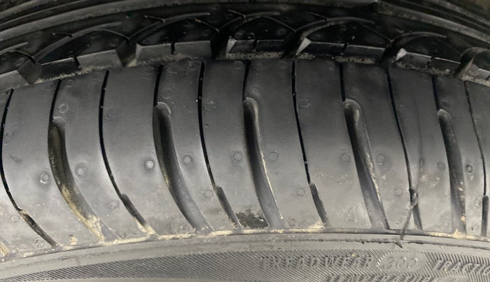 2016 Mahindra Kuv100 K4 6 STR, Petrol, Manual, 43,964 km, Right Front Tyre Tread