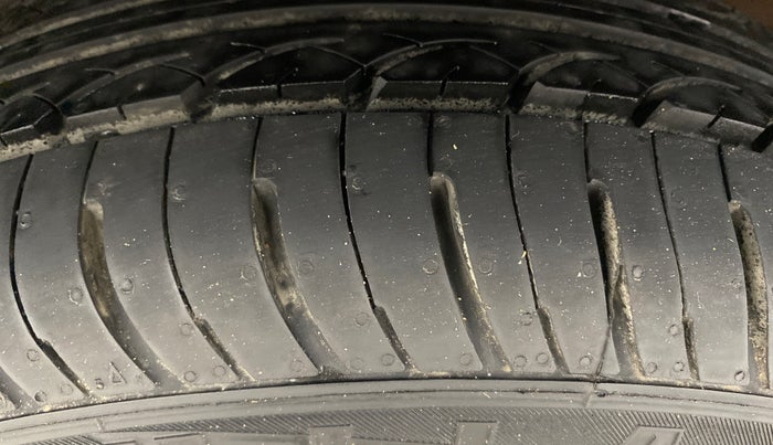 2016 Mahindra Kuv100 K4 6 STR, Petrol, Manual, 43,964 km, Left Front Tyre Tread