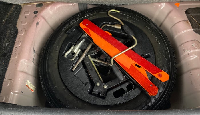 2016 Mahindra Kuv100 K4 6 STR, Petrol, Manual, 43,964 km, Spare Tyre