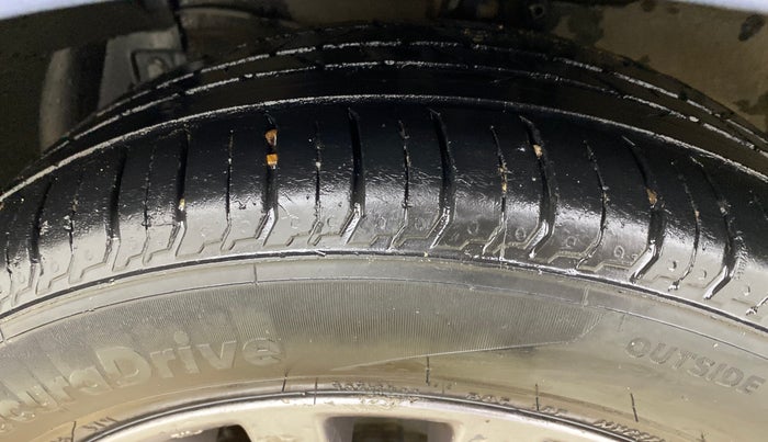 2018 Maruti Ciaz ALPHA DIESEL 1.3, Diesel, Manual, 81,349 km, Left Front Tyre Tread