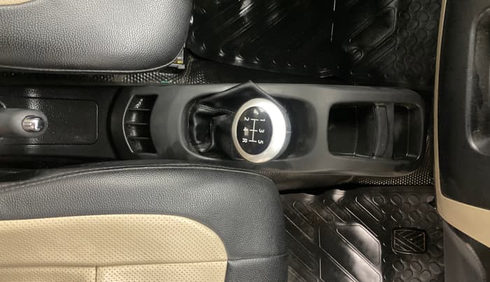 2018 Maruti Wagon R 1.0 VXI, Petrol, Manual, 86,377 km, Gear Lever