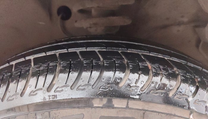 2019 Maruti S PRESSO VXI (O), Petrol, Manual, 26,434 km, Right Front Tyre Tread