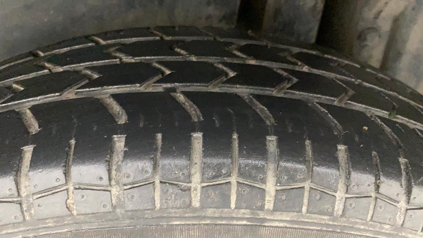 2014 Maruti Swift VXI, Petrol, Manual, 25,358 km, Left Rear Tyre Tread