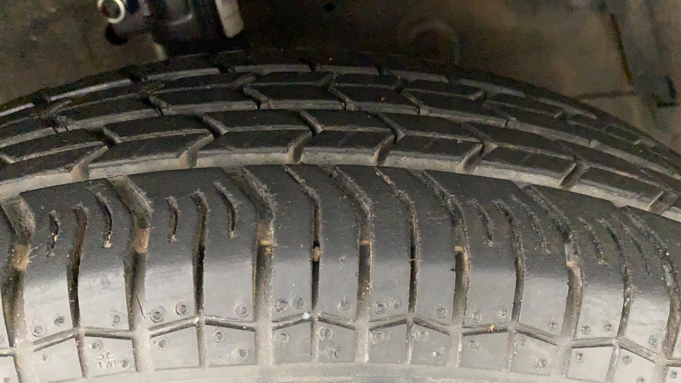 2014 Maruti Swift VXI, Petrol, Manual, 25,358 km, Right Front Tyre Tread