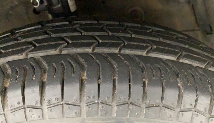 2014 Maruti Swift VXI, Petrol, Manual, 25,358 km, Right Front Tyre Tread