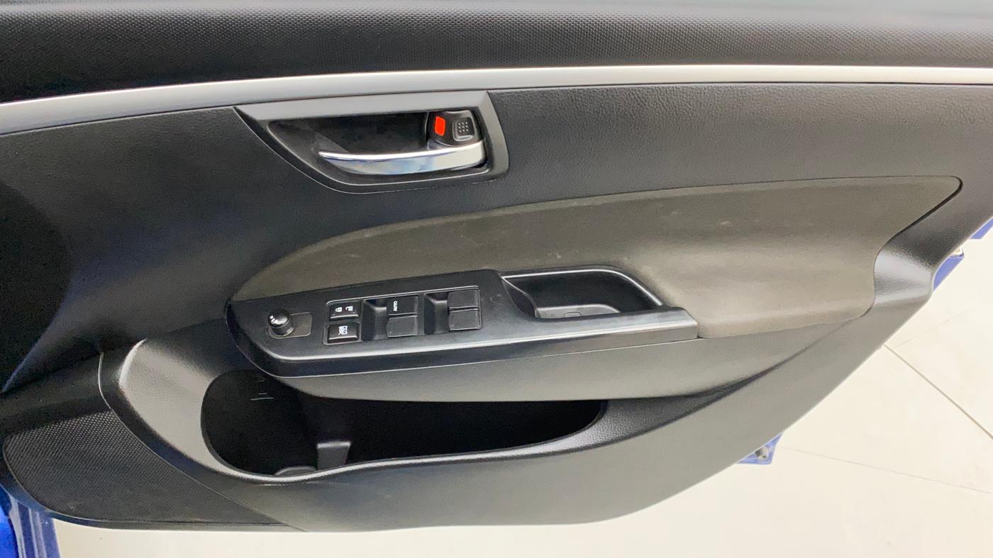 2014 Maruti Swift VXI, Petrol, Manual, 25,358 km, Driver Side Door Panels Control