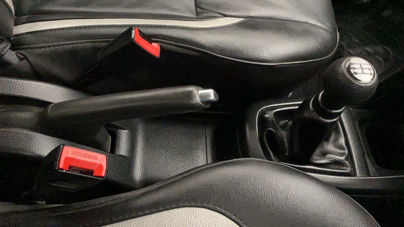 2014 Maruti Swift VXI, Petrol, Manual, 25,358 km, Gear Lever