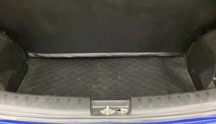2014 Maruti Swift VXI, Petrol, Manual, 25,358 km, Boot Inside