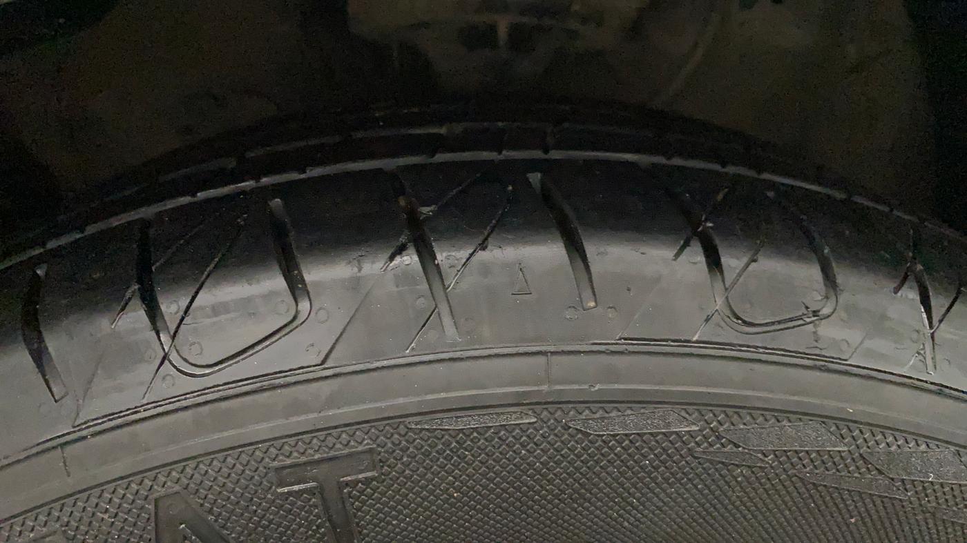2016 Hyundai Creta SX PLUS AT 1.6 PETROL, Petrol, Automatic, 1,03,564 km, Left Front Tyre Tread