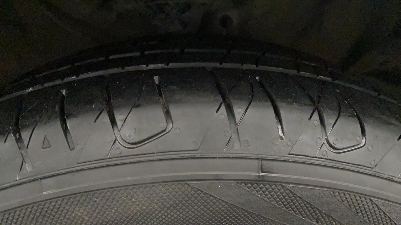 2016 Hyundai Creta SX PLUS AT 1.6 PETROL, Petrol, Automatic, 1,03,564 km, Right Front Tyre Tread