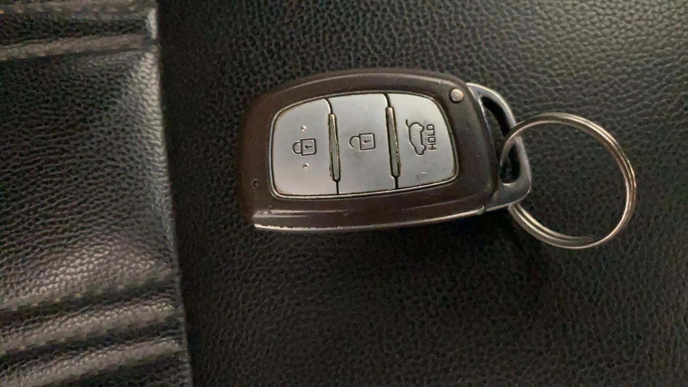 2016 Hyundai Creta SX PLUS AT 1.6 PETROL, Petrol, Automatic, 1,03,564 km, Key Close Up