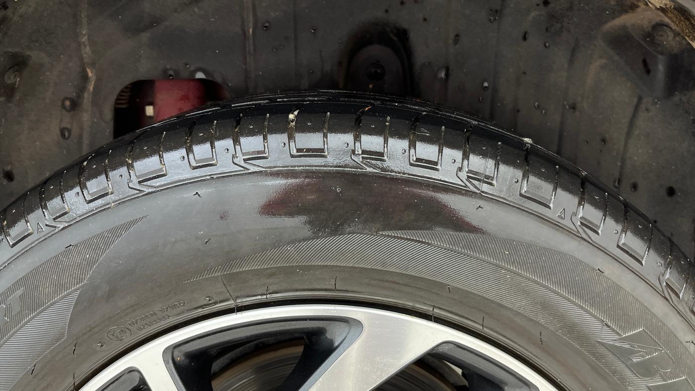 2023 Mahindra XUV300 W8 (O) 1.2 PETROL AMT, Petrol, Automatic, 9,410 km, Left Rear Tyre Tread
