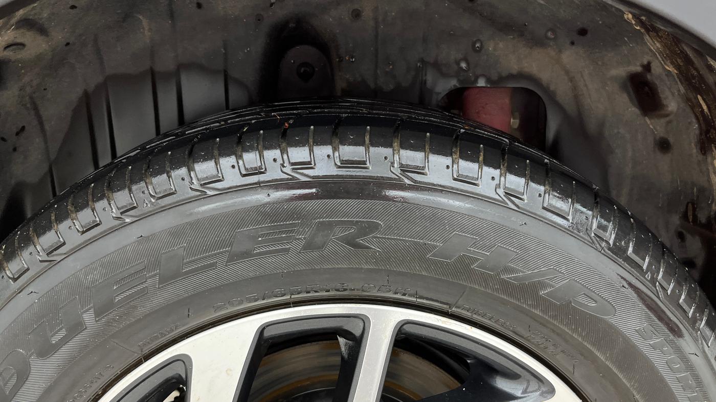 2023 Mahindra XUV300 W8 (O) 1.2 PETROL AMT, Petrol, Automatic, 9,410 km, Right Rear Tyre Tread
