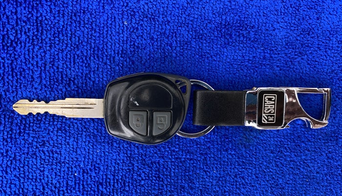 2017 Maruti Swift VXI D, Petrol, Manual, 37,014 km, Key Close Up