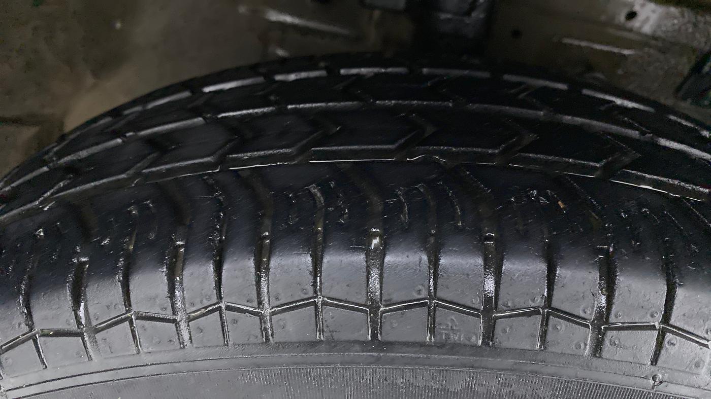 2017 Maruti Swift VXI D, Petrol, Manual, 37,014 km, Right Front Tyre Tread