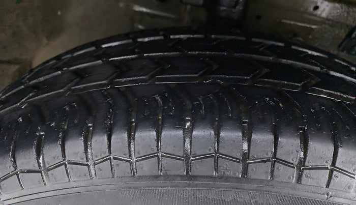 2017 Maruti Swift VXI D, Petrol, Manual, 37,014 km, Right Front Tyre Tread