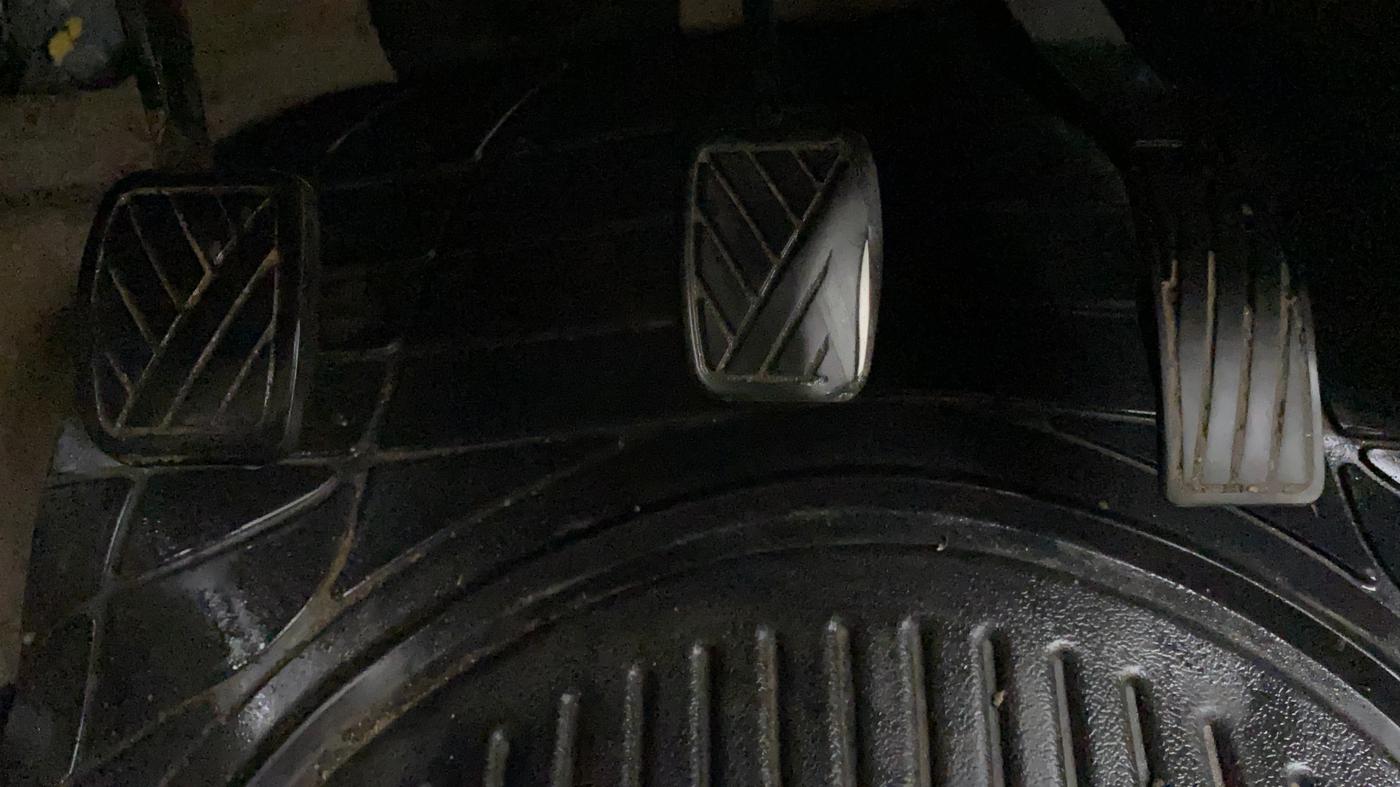 2015 Maruti Swift Dzire LXI (O), CNG, Manual, 1,08,326 km, Pedals