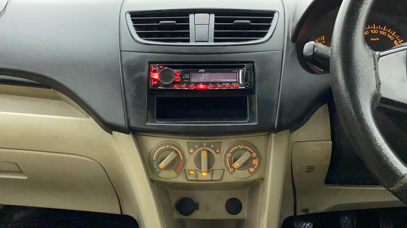 2015 Maruti Swift Dzire LXI (O), CNG, Manual, 1,08,326 km, Air Conditioner