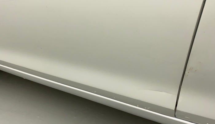 2015 Maruti Swift Dzire LXI (O), CNG, Manual, 1,08,326 km, Front passenger door - Slightly dented