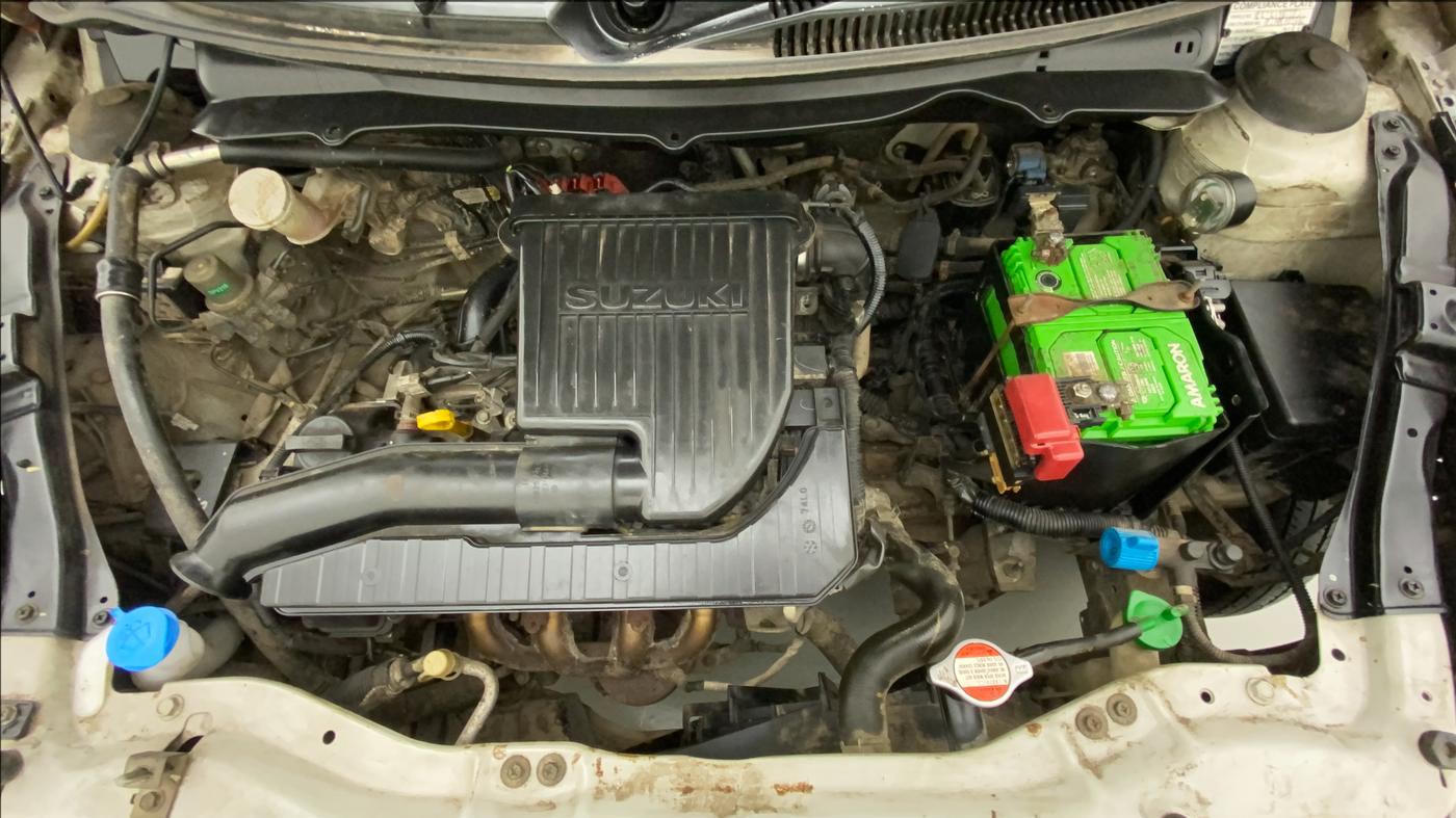 2015 Maruti Swift Dzire LXI (O), CNG, Manual, 1,08,326 km, Open Bonet