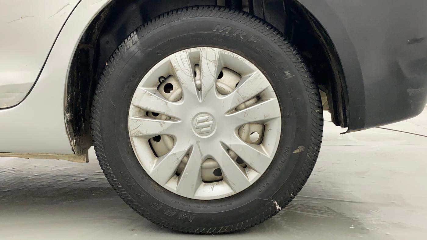 2015 Maruti Swift Dzire LXI (O), CNG, Manual, 1,08,326 km, Left Rear Wheel