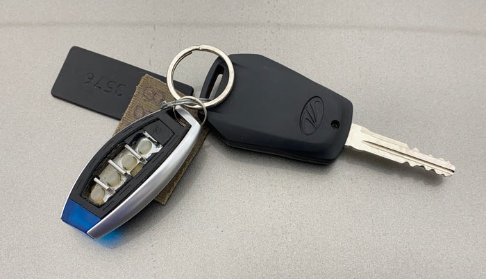 2018 Mahindra KUV 100 NXT K2 P 6 STR, Petrol, Manual, 38,892 km, Key Close Up