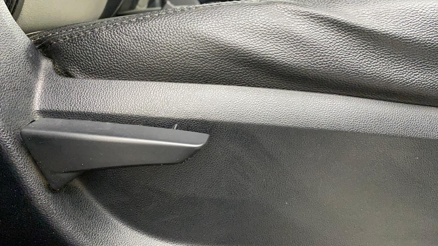 2018 Mahindra KUV 100 NXT K2 P 6 STR, Petrol, Manual, 38,892 km, Driver Side Adjustment Panel
