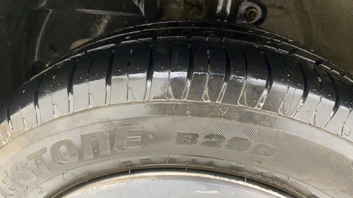 2018 Mahindra KUV 100 NXT K2 P 6 STR, Petrol, Manual, 38,892 km, Left Front Tyre Tread