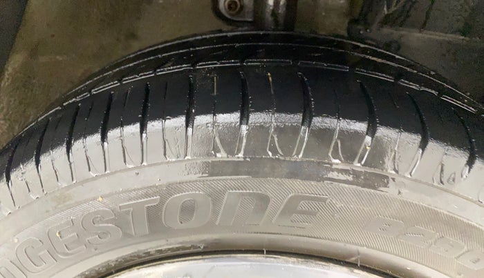 2018 Mahindra KUV 100 NXT K2 P 6 STR, Petrol, Manual, 38,892 km, Right Front Tyre Tread