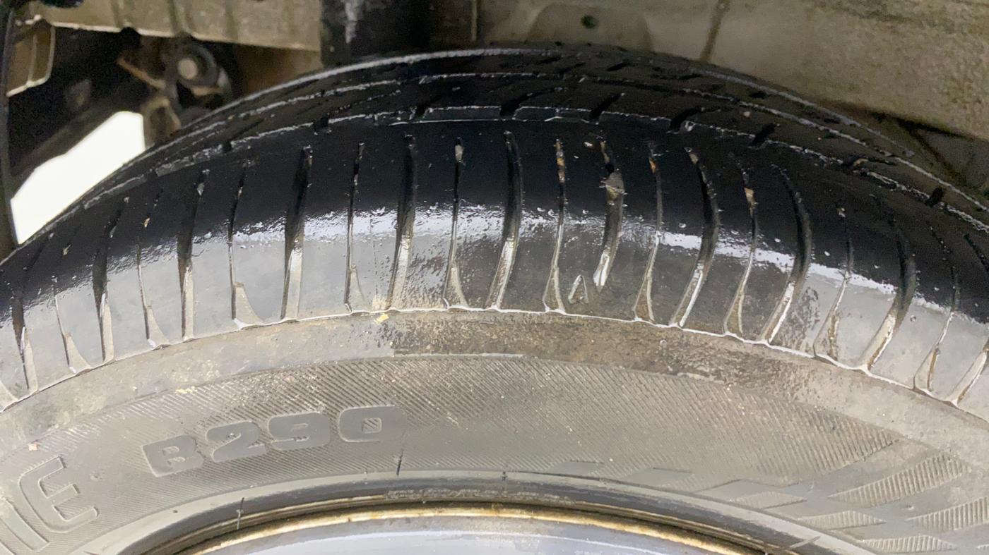 2018 Mahindra KUV 100 NXT K2 P 6 STR, Petrol, Manual, 38,892 km, Right Rear Tyre Tread