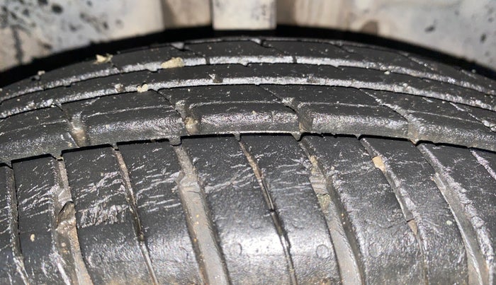 2017 Renault Kwid RXT 1.0, Petrol, Manual, 29,916 km, Right Front Tyre Tread