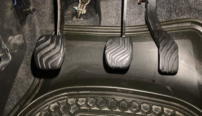 2017 Renault Kwid RXT 1.0, Petrol, Manual, 29,916 km, Pedals