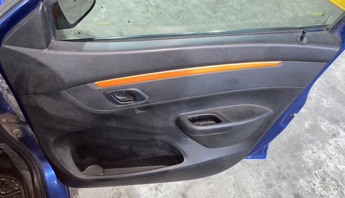 2017 Renault Kwid RXT 1.0, Petrol, Manual, 29,916 km, Driver Side Door Panels Control