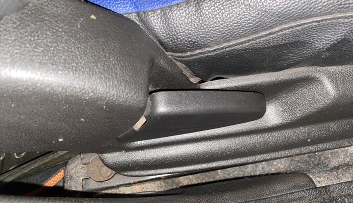 2017 Renault Kwid RXT 1.0, Petrol, Manual, 29,916 km, Driver Side Adjustment Panel