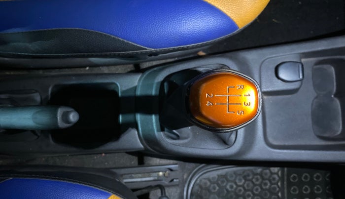 2017 Renault Kwid RXT 1.0, Petrol, Manual, 29,916 km, Gear Lever