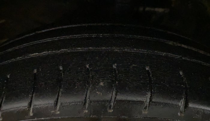 2018 Maruti Wagon R 1.0 LXI CNG, CNG, Manual, 65,197 km, Left Front Tyre Tread