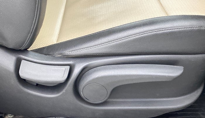 2018 Hyundai Verna 1.6 SX VTVT AT (O), Petrol, Automatic, 74,990 km, Driver Side Adjustment Panel