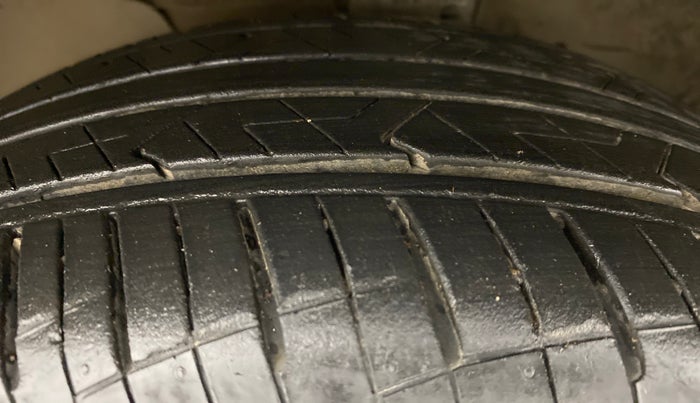 2018 Hyundai Verna 1.6 SX VTVT AT (O), Petrol, Automatic, 74,990 km, Left Front Tyre Tread