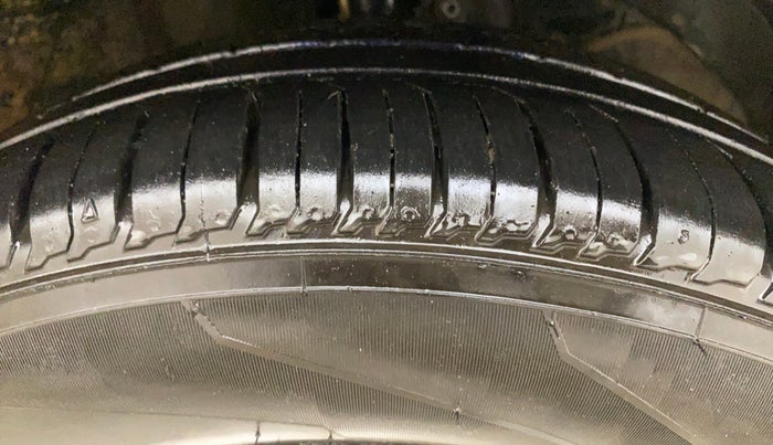 2020 Maruti Baleno DELTA PETROL 1.2, Petrol, Manual, 1,34,813 km, Right Front Tyre Tread