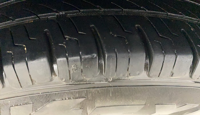 2021 Maruti Swift VXI, Petrol, Manual, 1,30,871 km, Right Rear Tyre Tread