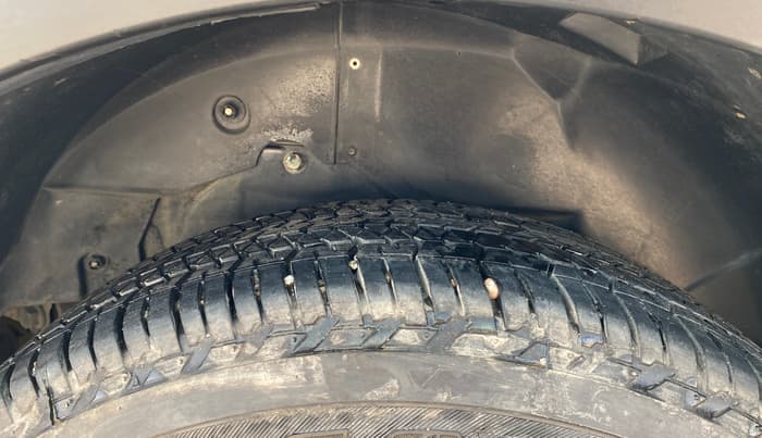 2018 Mahindra XUV500 W7, Diesel, Manual, 1,03,059 km, Right Rear Tyre Tread