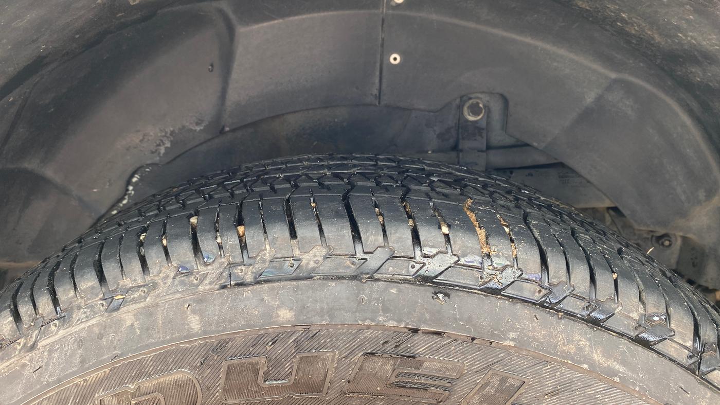 2018 Mahindra XUV500 W7, Diesel, Manual, 1,03,059 km, Left Rear Tyre Tread