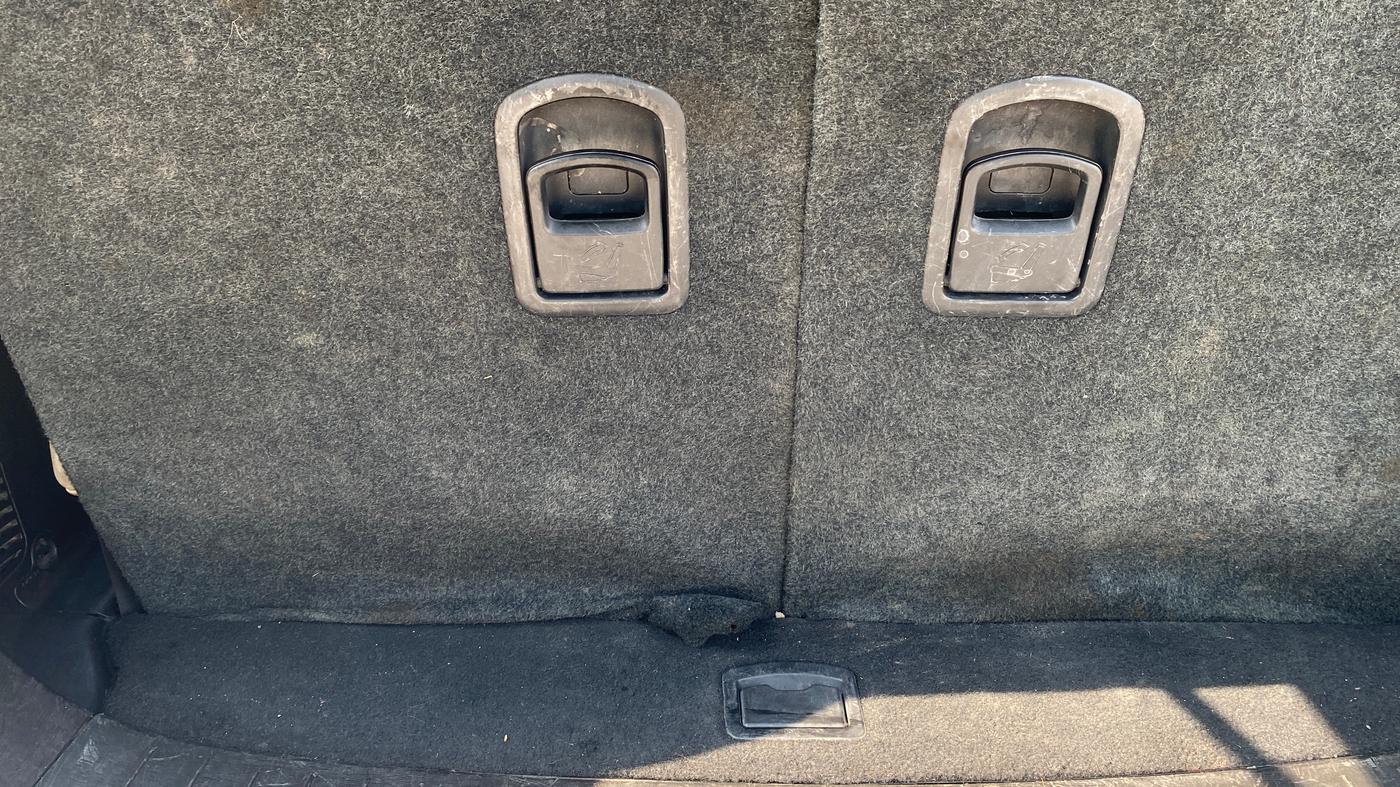 2018 Mahindra XUV500 W7, Diesel, Manual, 1,03,059 km, Boot Inside