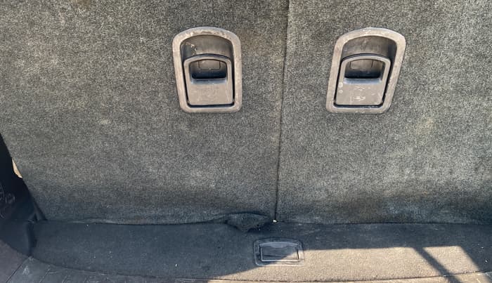 2018 Mahindra XUV500 W7, Diesel, Manual, 1,03,059 km, Boot Inside
